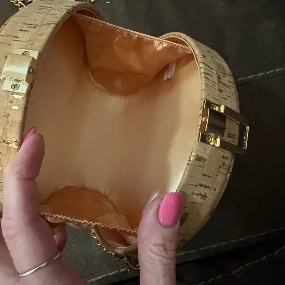 Chic Cork and Gold Chain Women's Clutch - Picture 6 of 6